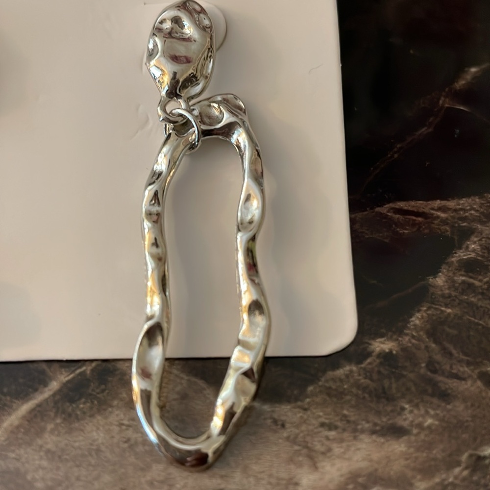 Elegant Asymmetrical Gold and Pearl Drop Earrings - Picture 10 of 16